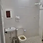 Quarto Triplo Com Banheiro Em Pousada E Restaurante