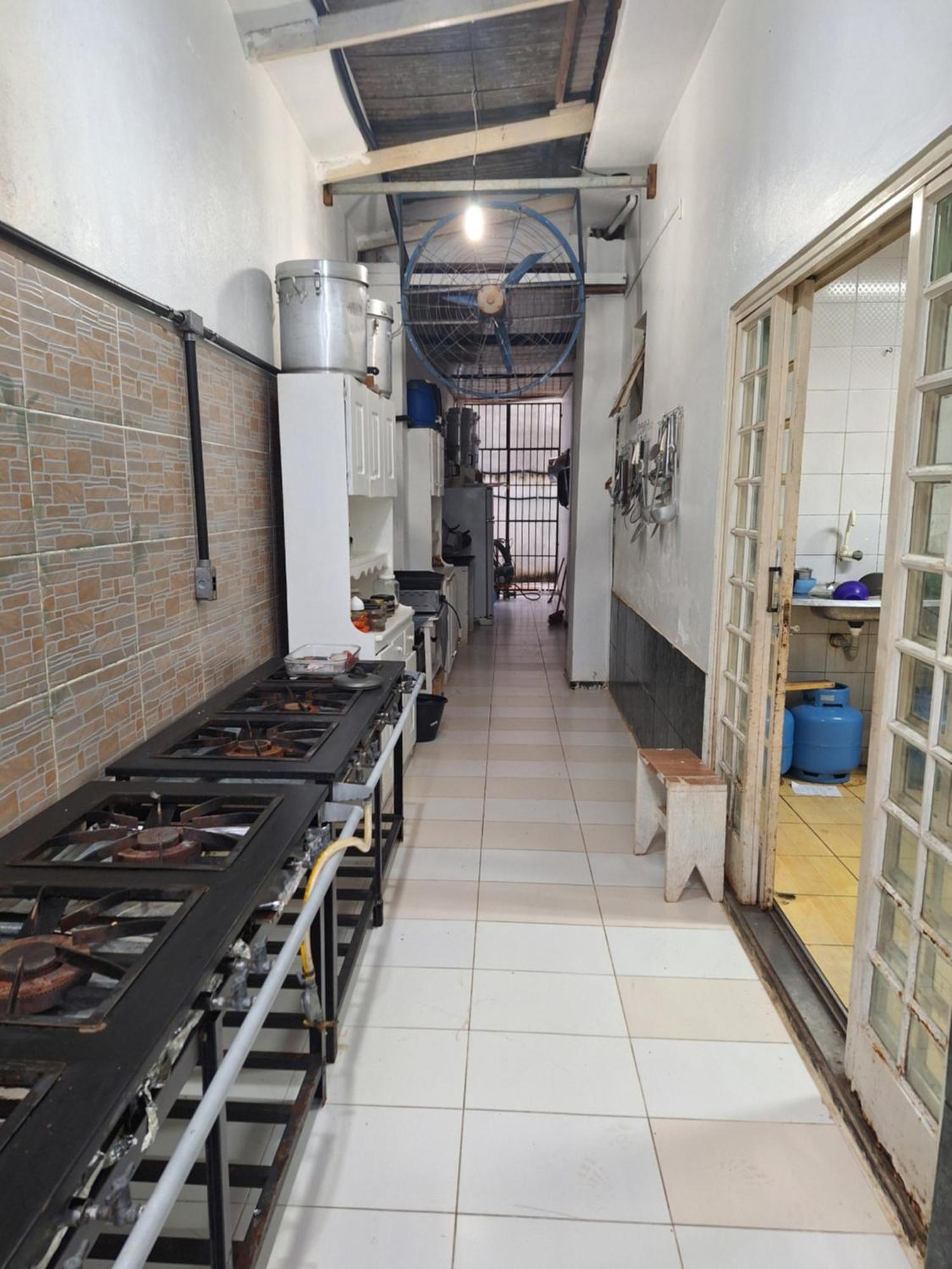 Triplo Com Banheiro Em E Restaurante Manaus