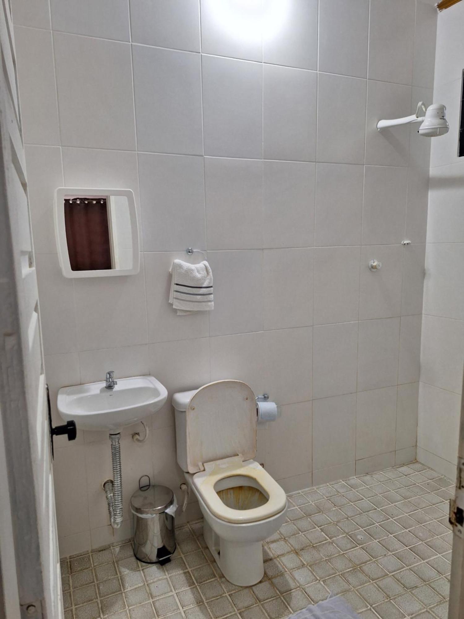 Triplo Com Banheiro Em E Restaurante Privatunterkunft *
